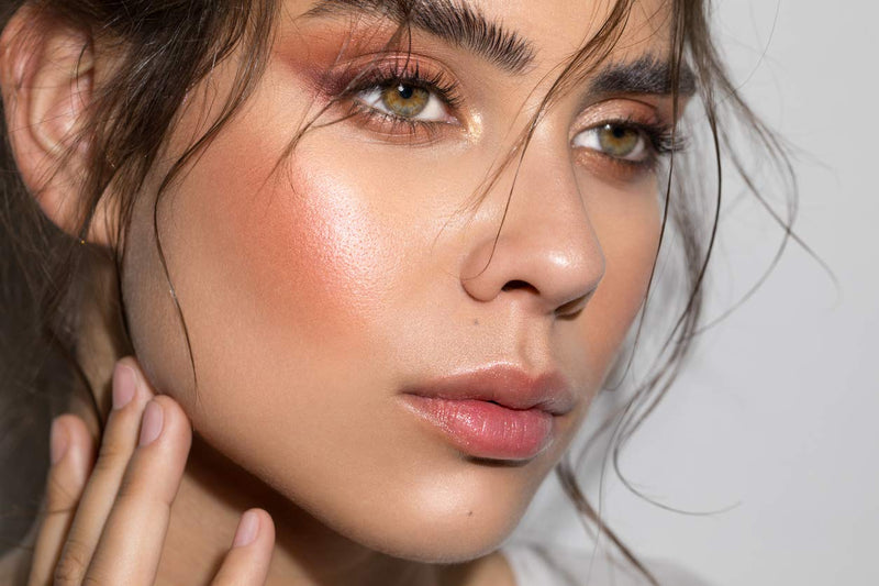 Highlighter Palette Highlighter Makeup Iluminador - Glow Bronzer Powder Makeup Highlighter Kit With Mirror - 4 Highly Pigmented Face Highlighter Shimmer Colors - Vegan, Cruelty Free & Hypoallergenic Lamora