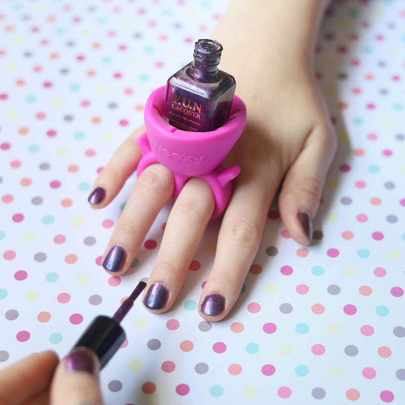 tweexy Wearable Nail Polish Holder Ring, Fingernail Polishing Tool, Manicure and Pedicure Accessories (Passion) tweexy