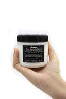 Davines OI Conditioner Rich Detangling Conditioner for All Hair Types Soft, Hydrated Hair with Luxious Shine, 8.8 Oz Davines