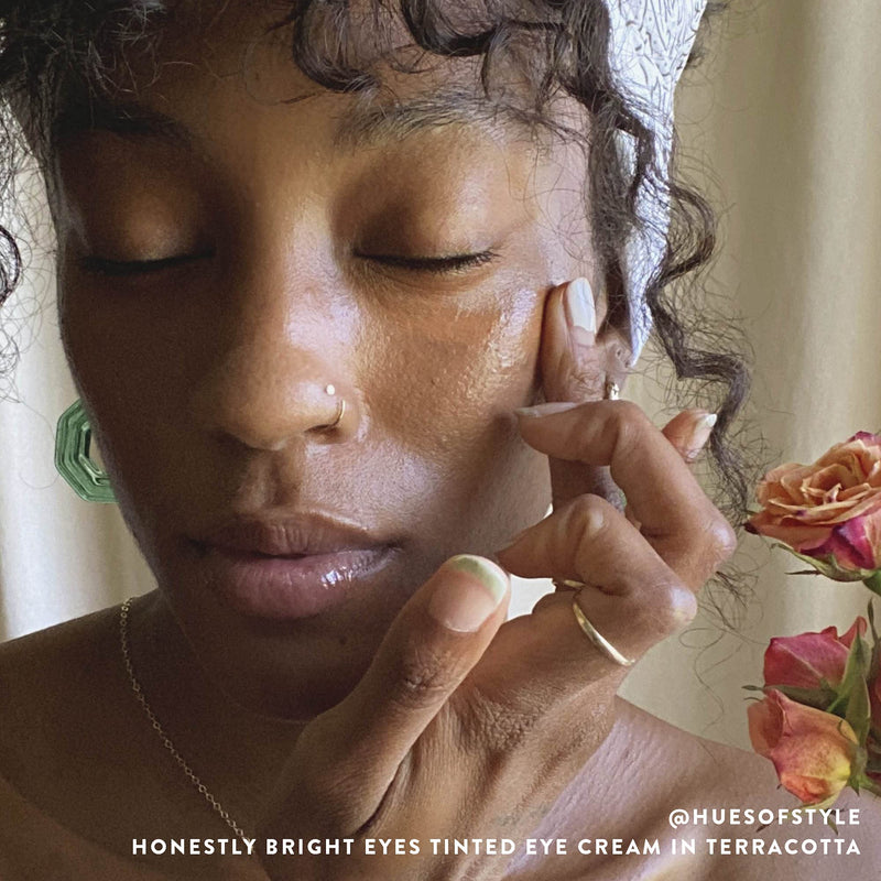 Honest Beauty Honestly Bright Eyes Tinted Eye Cream, Terracotta with Hyaluronic Acid + Squalene | EWG Certified + Dermatologist Tested & Vegan + Cruelty Free | 0.5 fl. oz. Honest Beauty