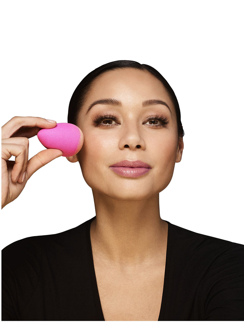The BEAUTYBLENDER Original Pink Blender Makeup Sponge for blending liquid Foundations, Powders and Creams. Flawless, Professional Streak Free Application Blend, Vegan, Cruelty Free and Made in the USA beautyblender