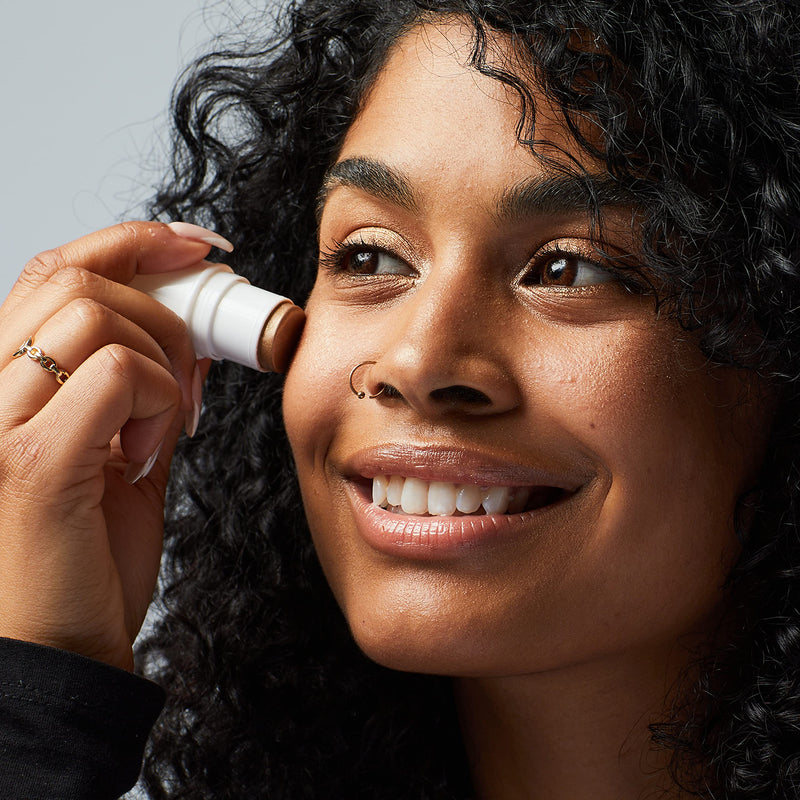 Water Highlighter Stick. Blends perfectly into skin - UNDONE BEAUTY Water Highlighter. Most natural looking glow you can get. Coconut Water for Radiant, Dewy Glow. Vegan & Cruelty Free. GOLD LIT - 0.19 oz | 5 g UNDONE BEAUTY